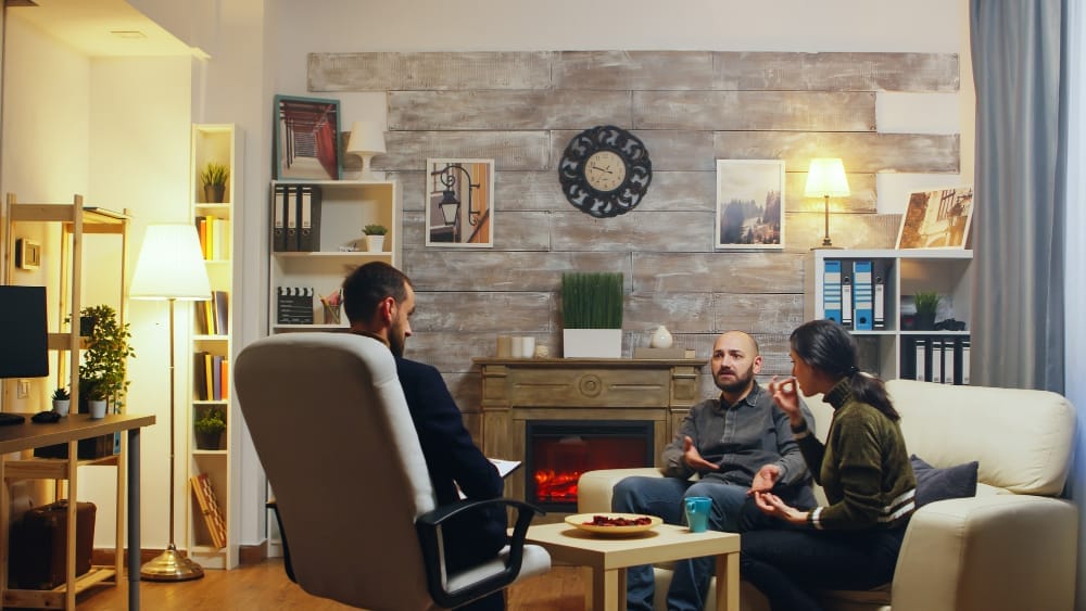 سلبيات السكن مع عائلة في بريطانيا ونصائح لاختيار السكن الأنسب